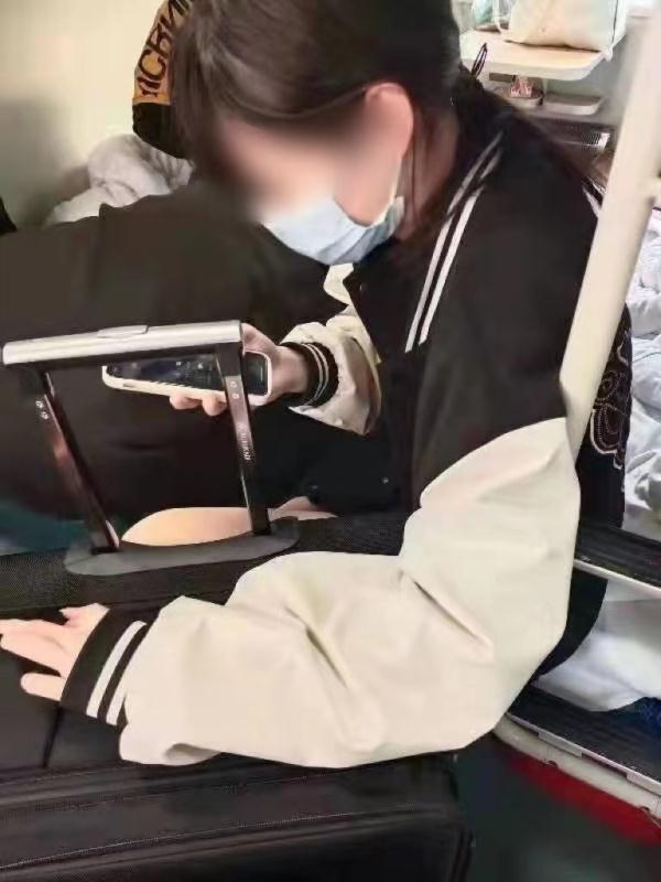 急疯了！湖南15岁女孩嫌家人唠叨，为证明自己偷偷出门赚钱