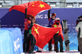 “所有的困难和挫折都值了！”北京冬残奥会单板滑雪中国队包揽金银铜牌