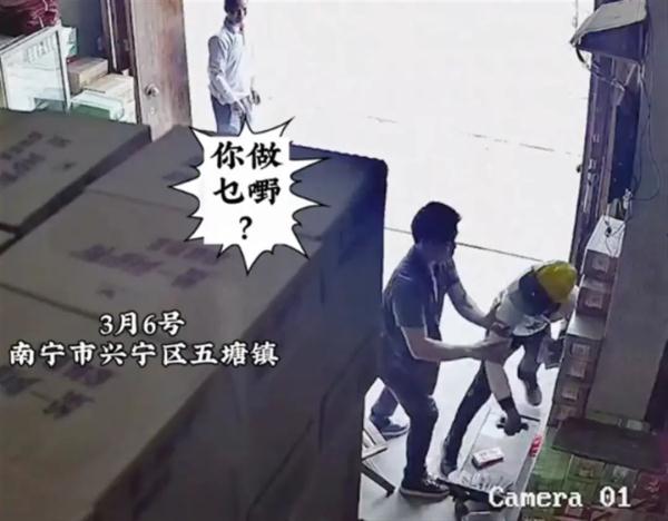 “他们数钱勾引我！”男子抢钱被抓后居然说……