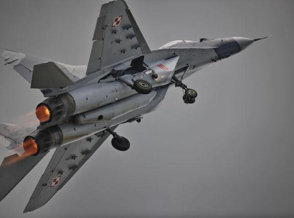 波兰向乌克兰转交战机方案遭美国“婉拒” 波兰向乌克兰转交战机方案遭美国“婉拒”