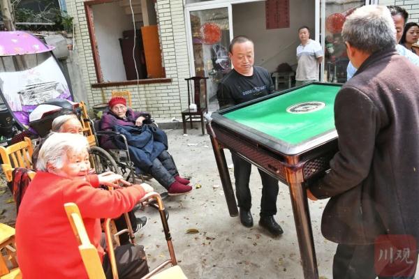 六世同堂！成都122岁婆婆搬进了电梯房