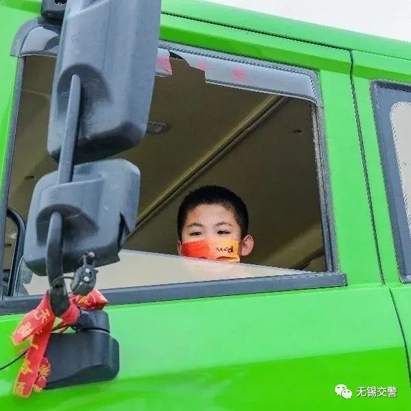 务必重视！这个区域很危险！请远离！
