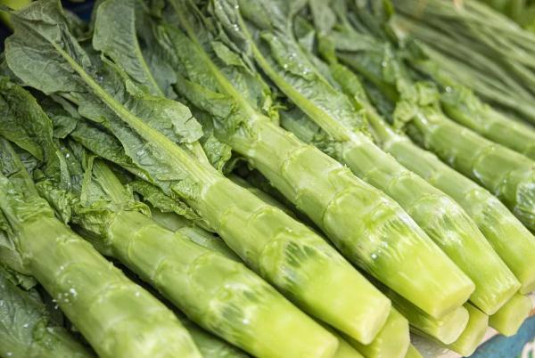 莴笋是“抗癌菜”？真正的好处其实是这3个，但有些人不建议吃！