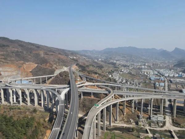 来了!贵州这条高速预计下月通车,全长98公里,途经这些县市 来了!贵州这条高速预计下月通车,全长98公里,途经这些县市