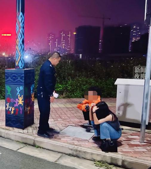 胆战心惊!“鬼火少男少女”又出飙车新花样,南宁交警出手了 胆战心惊!“鬼火少男少女”又出飙车新花样,南宁交警出手了