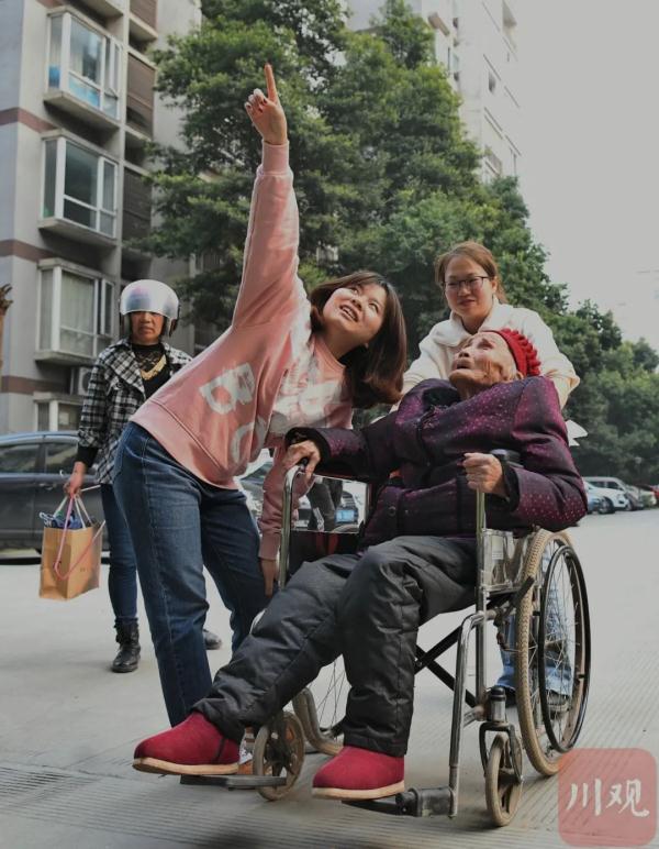 六世同堂！成都122岁婆婆搬进了电梯房