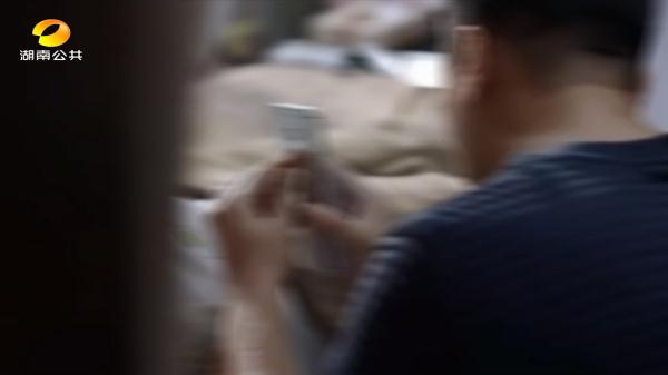 长沙一女子网恋“奔现”,熟睡后男友盗用指纹解锁手机,然后…… 长沙一女子网恋“奔现”,熟睡后男友盗用指纹解锁手机,然后……