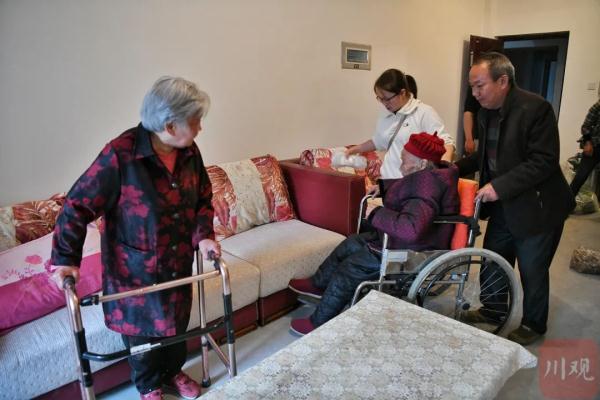 六世同堂！成都122岁婆婆搬进了电梯房