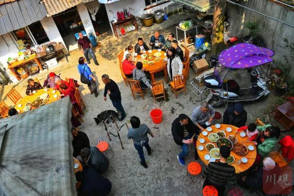 六世同堂！成都122岁婆婆搬进了电梯房