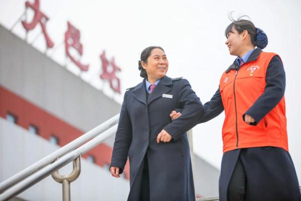 母女意外成“战友”！这次，橙蓝白红绿全出动了……