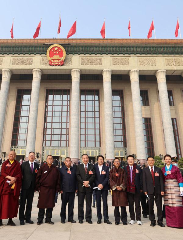 两会全国政协十三届五次会议举行闭幕会