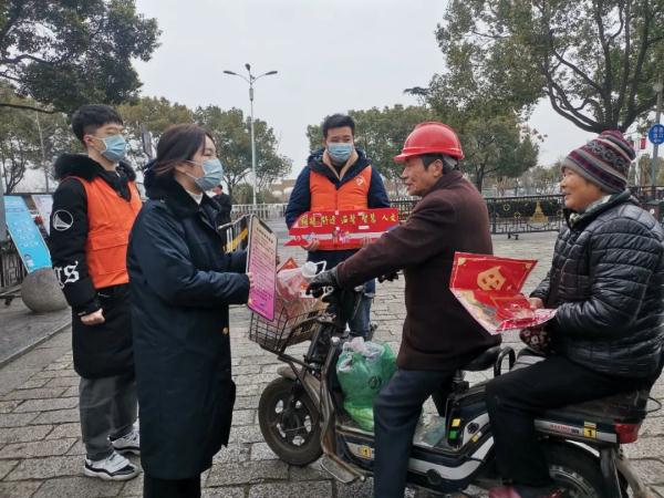 母女意外成“战友”！这次，橙蓝白红绿全出动了……