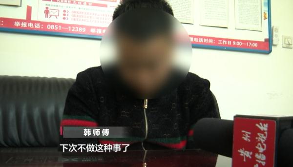 贵阳民警查超载,你猜面包车上下来多少人?1,2,3,4…… 贵阳民警查超载,你猜面包车上下来多少人?1,2,3,4……