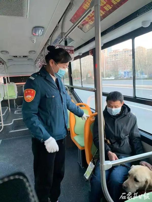 “滴!滴!”石家庄95路的车长们,有个特殊约定…… “滴!滴!”石家庄95路的车长们,有个特殊约定……