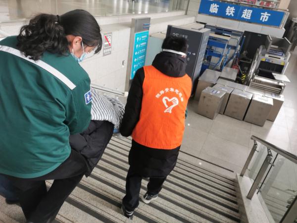 母女意外成“战友”！这次，橙蓝白红绿全出动了……