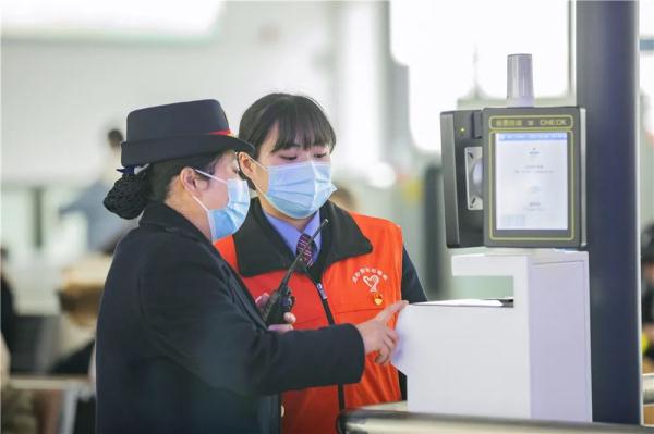 母女意外成“战友”！这次，橙蓝白红绿全出动了……