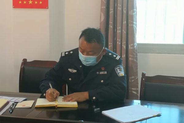 “住”在高墙内的看守所所长