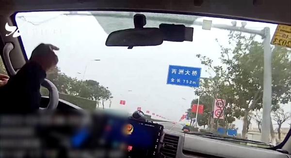 海水没过脖子了！孕妇清晨欲轻生，厦门“旱鸭子”民警紧急救援！
