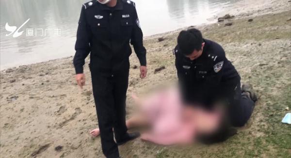 海水没过脖子了！孕妇清晨欲轻生，厦门“旱鸭子”民警紧急救援！