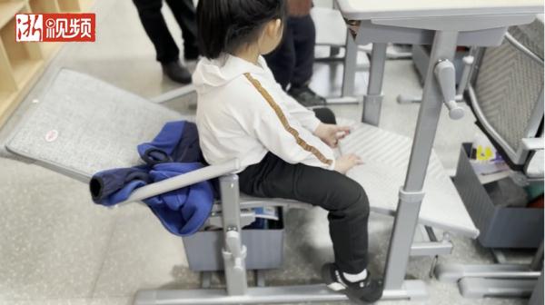 上热搜！浙江一所学校的课桌椅火出圈，网友：建议推广