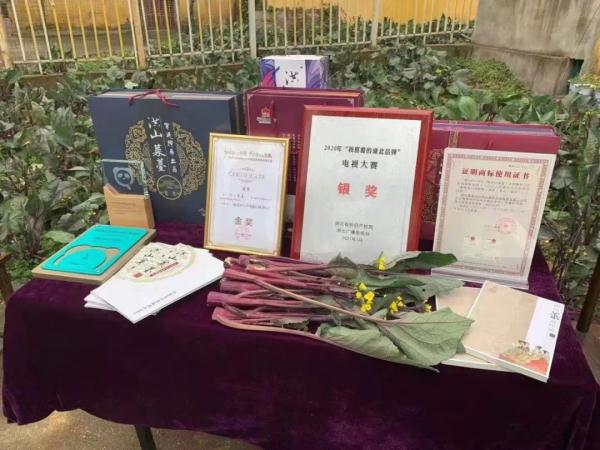 听说菜薹是湖北特产，网友吵翻！