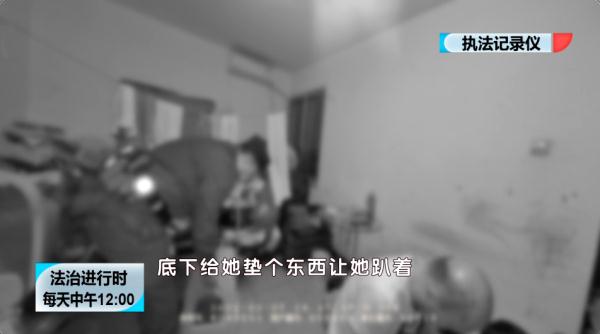 北京突发：3岁小女孩被椅子缝卡住，民警和消防员同时出动