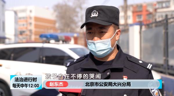 北京突发：3岁小女孩被椅子缝卡住，民警和消防员同时出动