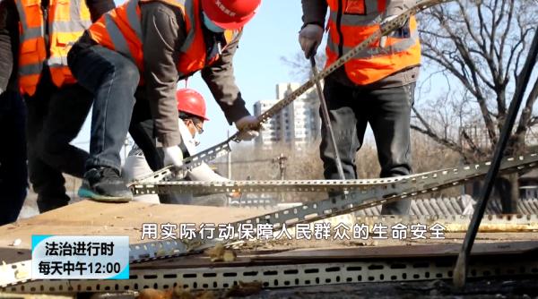 北京:胡同暗藏违建,隐患重重被拆 北京:胡同暗藏违建,隐患重重被拆