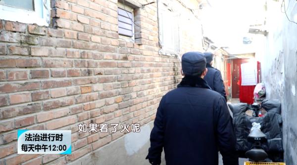 北京:胡同暗藏违建,隐患重重被拆 北京:胡同暗藏违建,隐患重重被拆