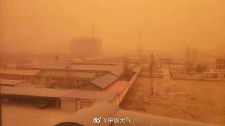 黄沙漫天!内蒙古巴彦淖尔市多地现沙尘暴 黄沙漫天!内蒙古巴彦淖尔市多地现沙尘暴