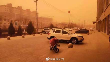 黄沙漫天!内蒙古巴彦淖尔市多地现沙尘暴 黄沙漫天!内蒙古巴彦淖尔市多地现沙尘暴