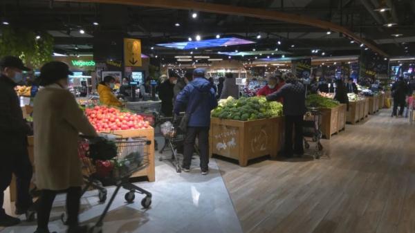 记者走访欧亚超市蔬菜区:一天多次配货 蔬菜量足价稳 记者走访欧亚超市蔬菜区:一天多次配货 蔬菜量足价稳