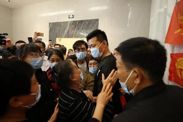 泪目！台州一男子异地被拐31年后，才知妈妈就在微信好友里，但遗憾的是…
