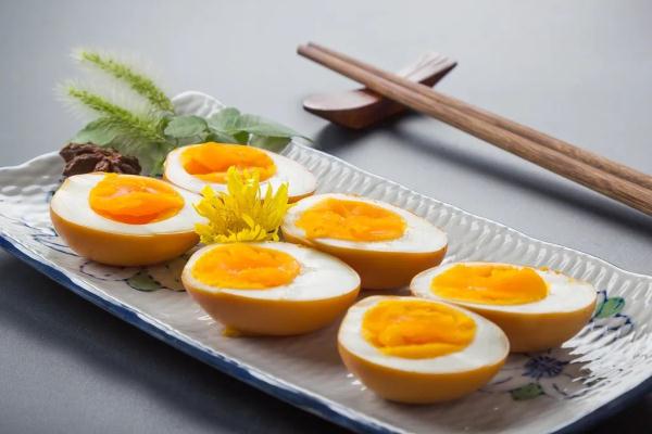 这4种蛋吃了毁健康，太多人中招！鸡蛋+它们才是黄金搭档，养肝补血