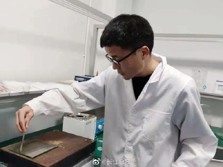 上热搜的“武大手机退烧壳”，到底长啥样？