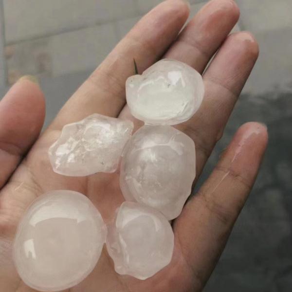 杭州下冰雹了? 杭州下冰雹了?