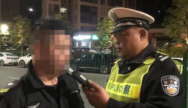 珠海这名宝马司机等了个“最长”红灯！惊动交警直接把他带走！