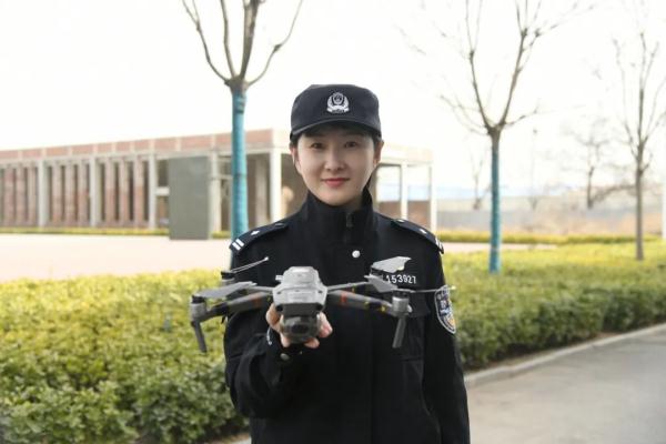 这群女警花，真棒！早安~