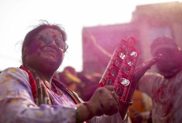 尼泊尔：庆祝洒红节