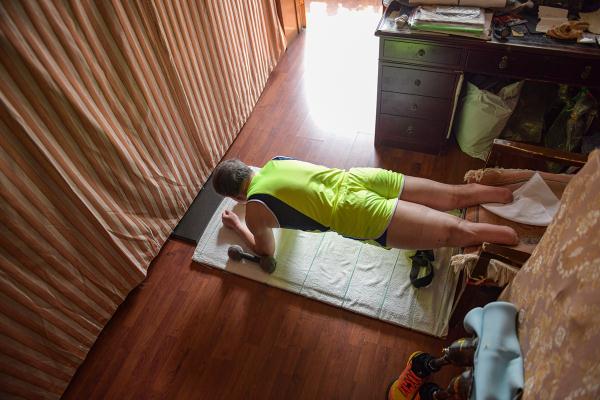 北京：无腿老人的珠峰梦