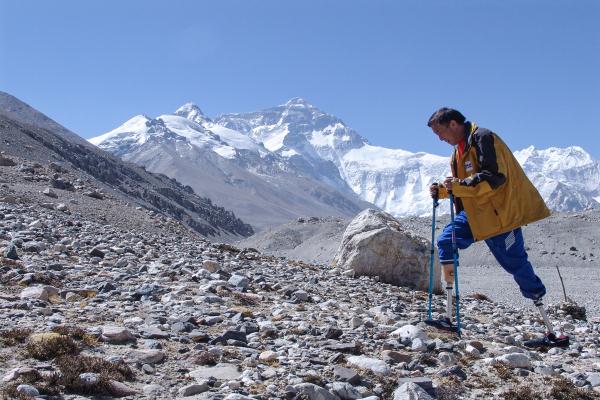 北京：无腿老人的珠峰梦