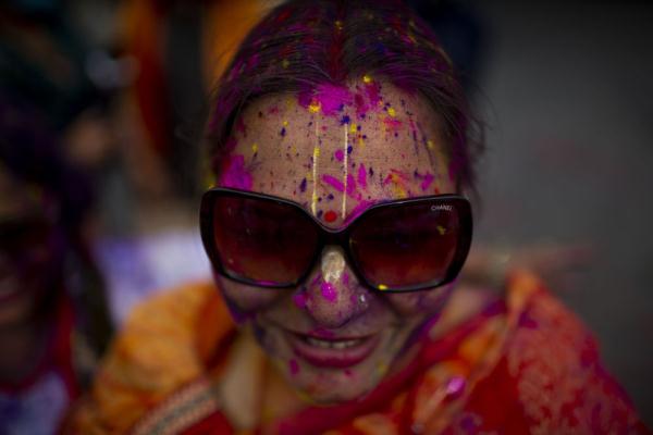 尼泊尔：庆祝洒红节