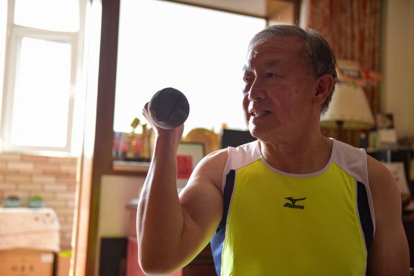 北京：无腿老人的珠峰梦