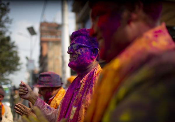 尼泊尔：庆祝洒红节