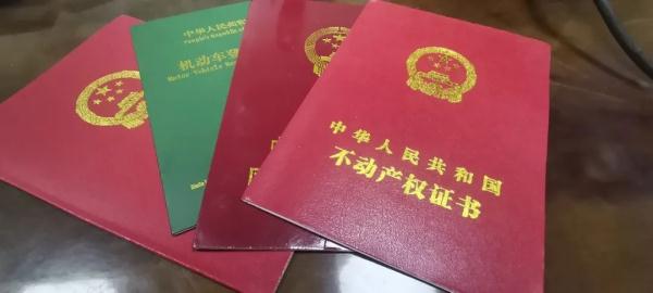 一女子翻丈夫包，竟翻出离婚证！还牵出一窝点……