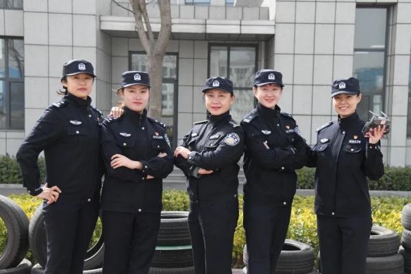 这群女警花，真棒！早安~
