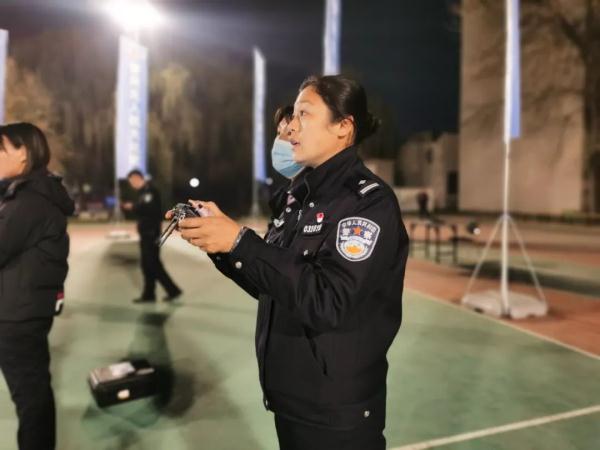 这群女警花，真棒！早安~