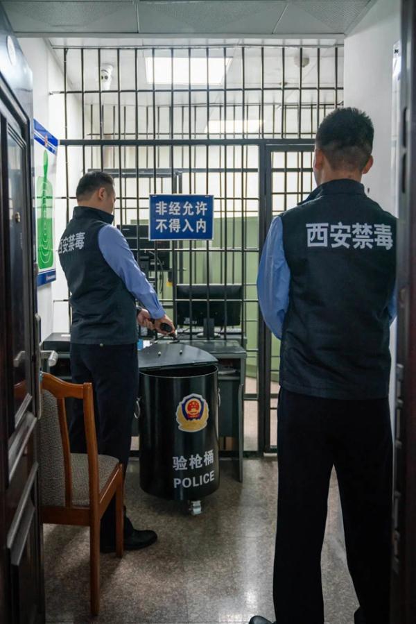 跟踪半年，缴获冰毒原材料1.2吨，他连嫌疑人习惯用哪只手点烟都一清二楚……