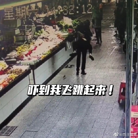 女子菜市遇老鼠吓到抱住陌生人