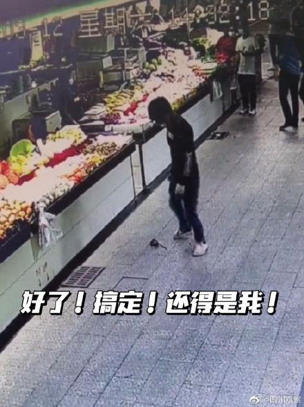 女子菜市遇老鼠吓到抱住陌生人